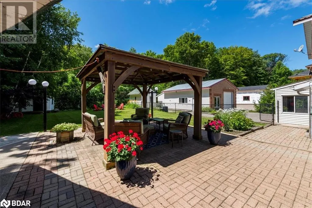 1512 CHAMPLAIN Road