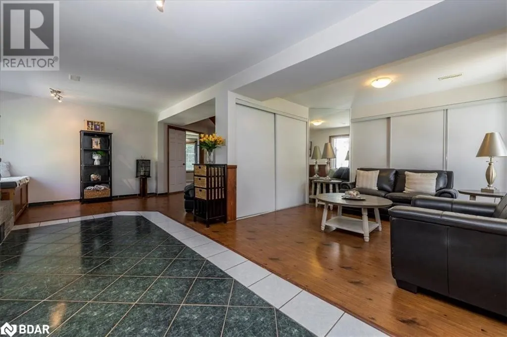 1512 CHAMPLAIN Road