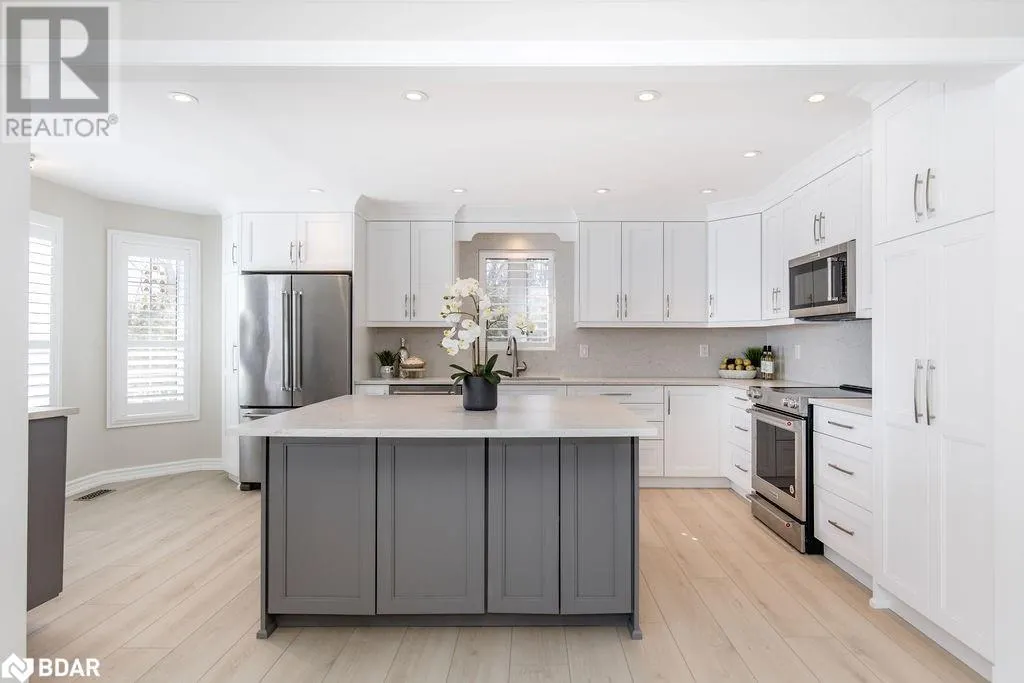 3 STANLEY Avenue