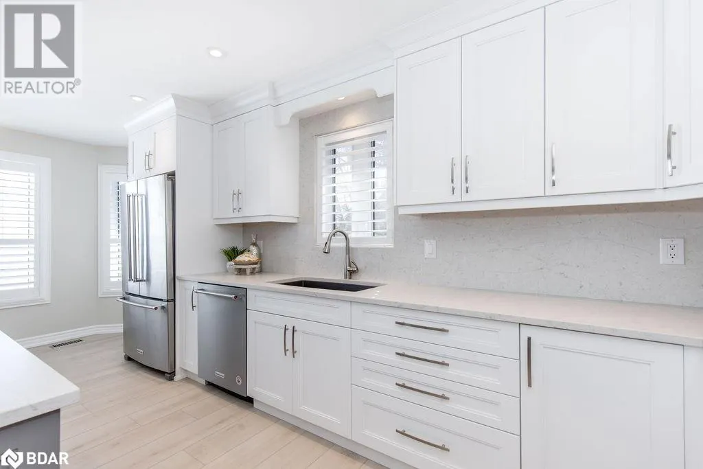 3 STANLEY Avenue