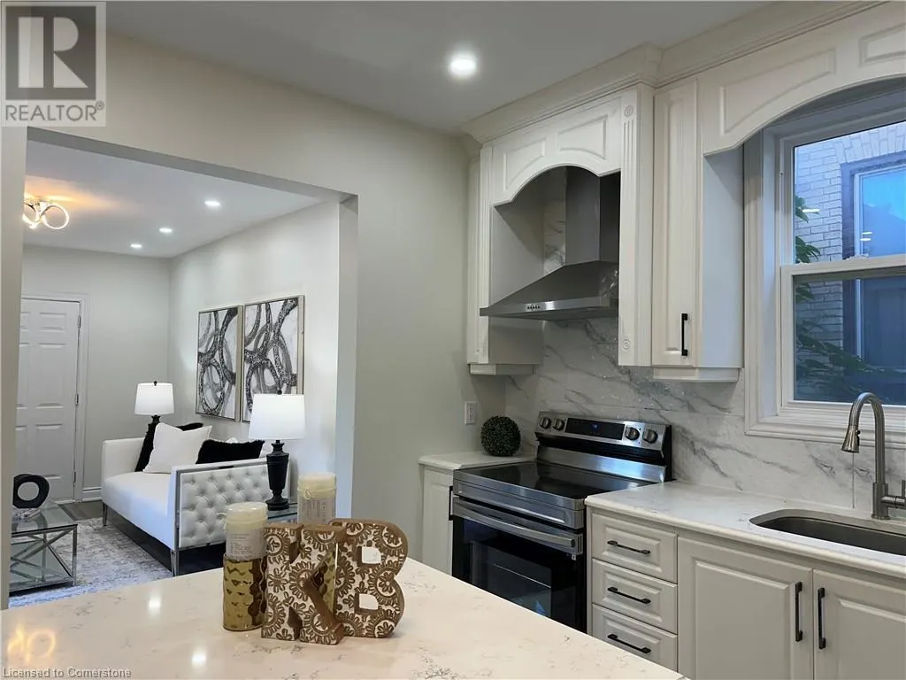 315 SIMCOE Street