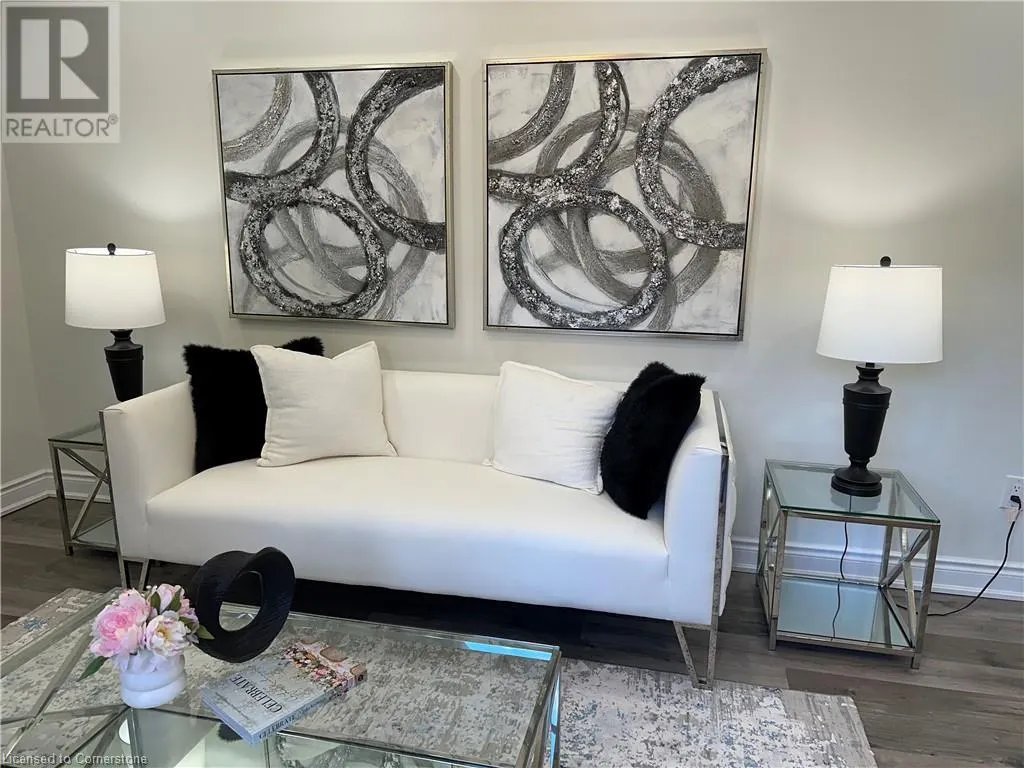 315 SIMCOE Street