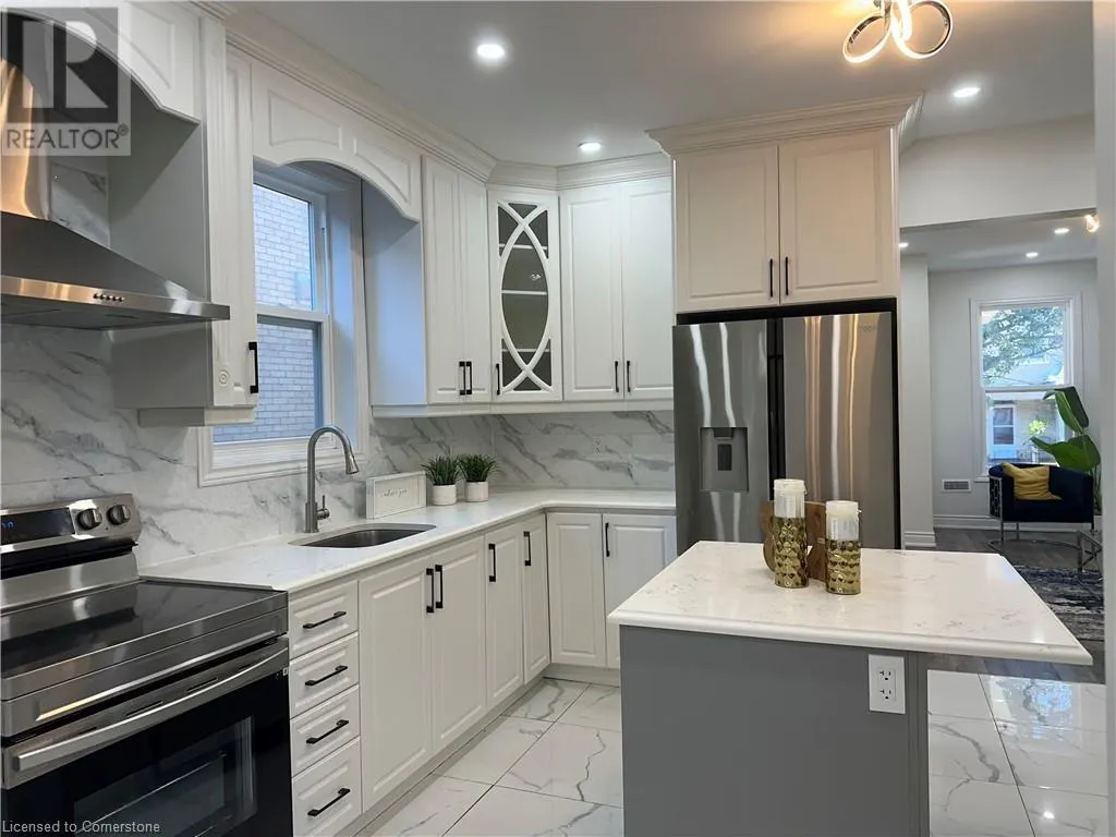 315 SIMCOE Street