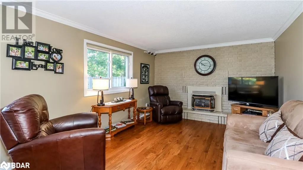 60 CHIEFTAIN Crescent