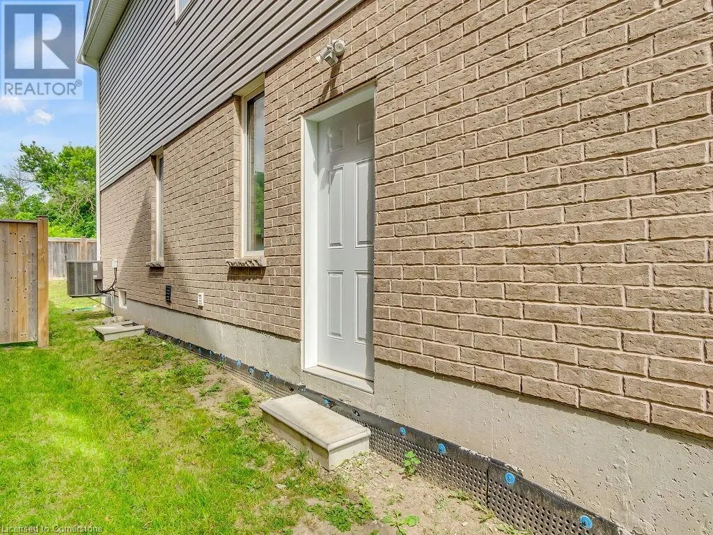 552 LINDEN Drive