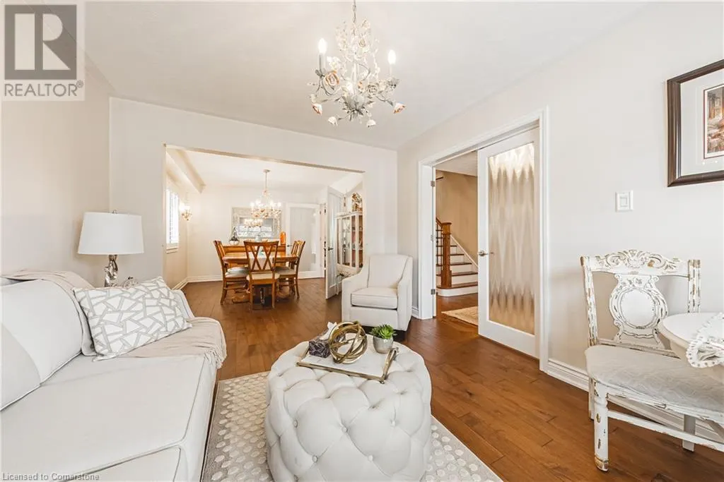 2 ANTOINETTE Court