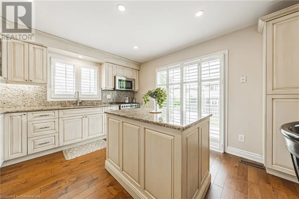 2 ANTOINETTE Court