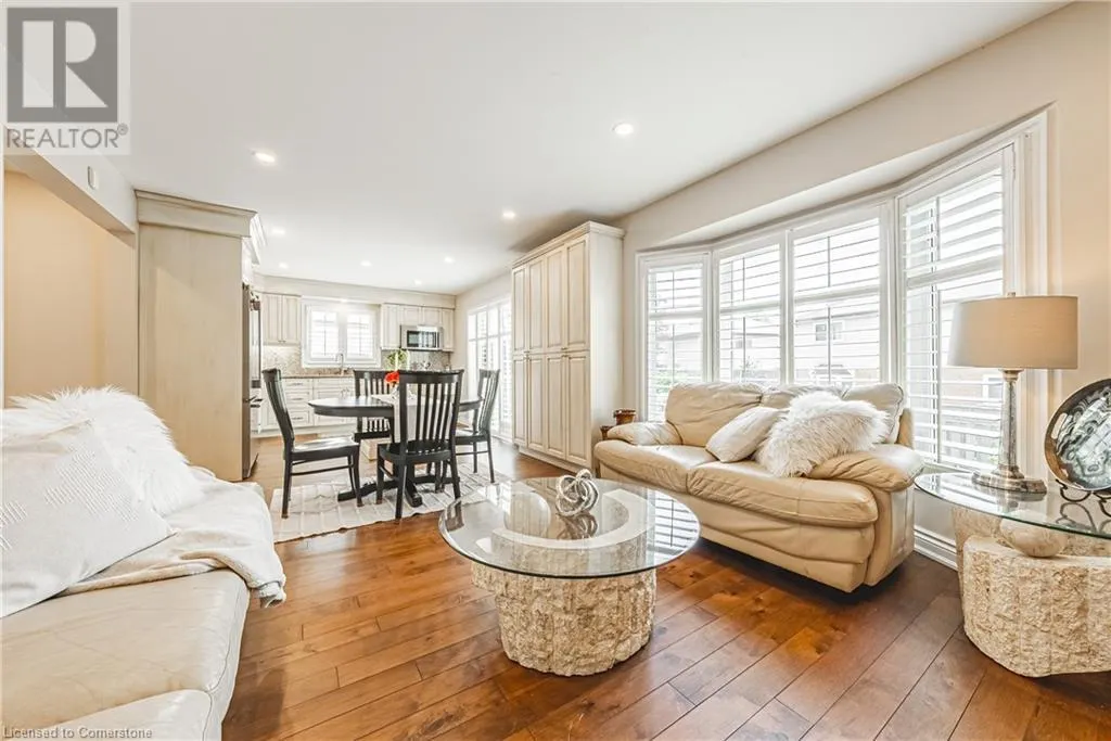 2 ANTOINETTE Court