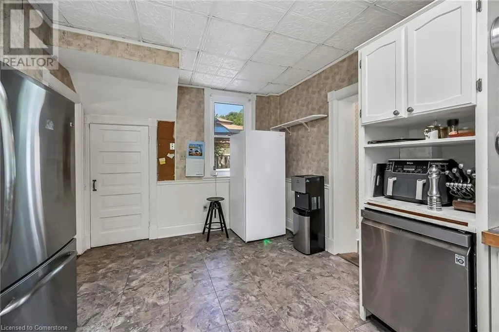 94 SUTHERLAND Street W