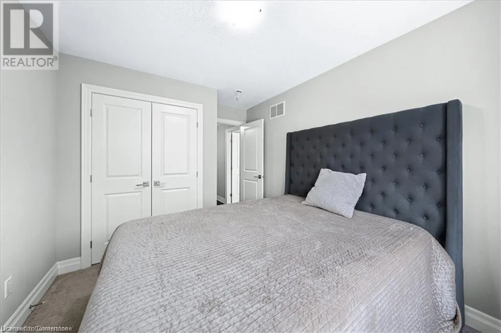 75 SOUTHSHORE Crescent