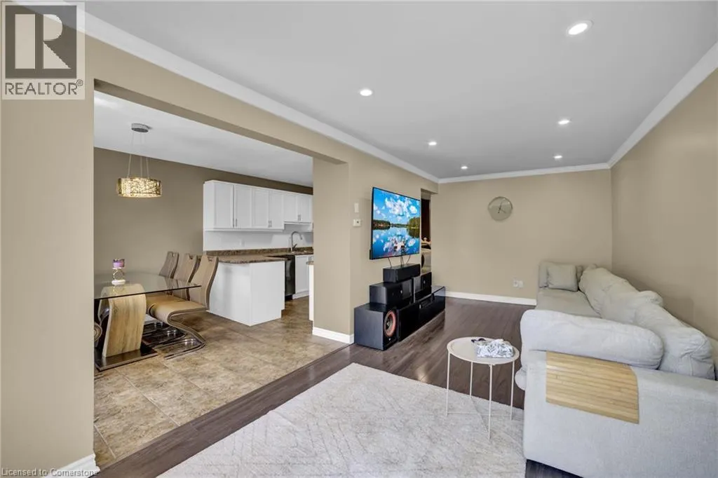 42 VENNIO Lane