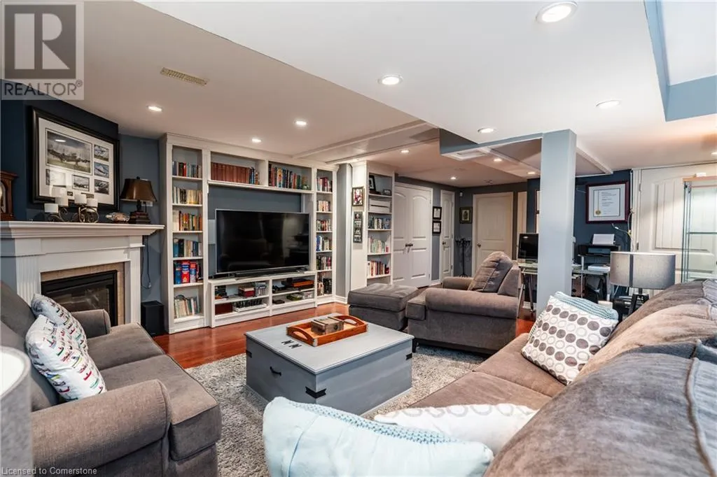 56 VIDEL Crescent