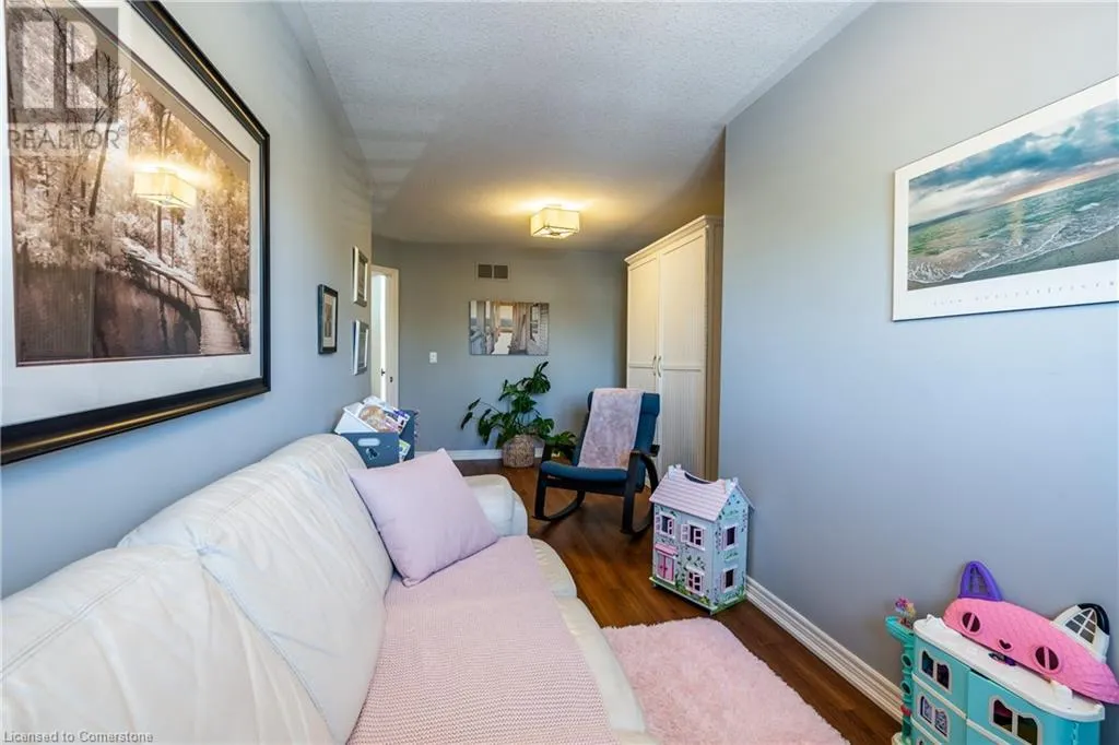 56 VIDEL Crescent