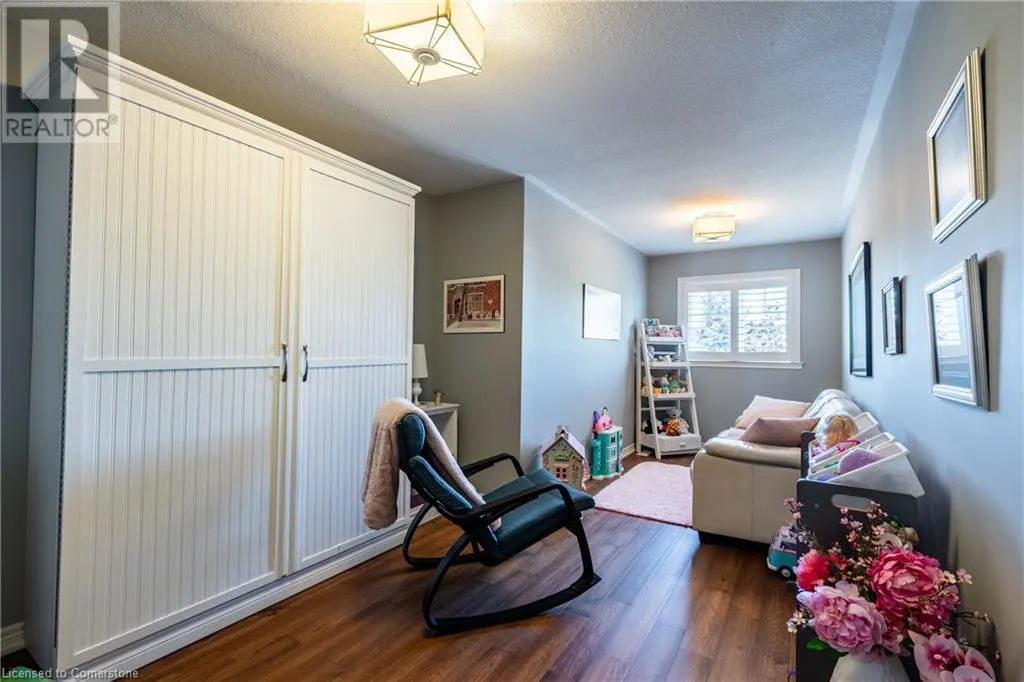 56 VIDEL Crescent