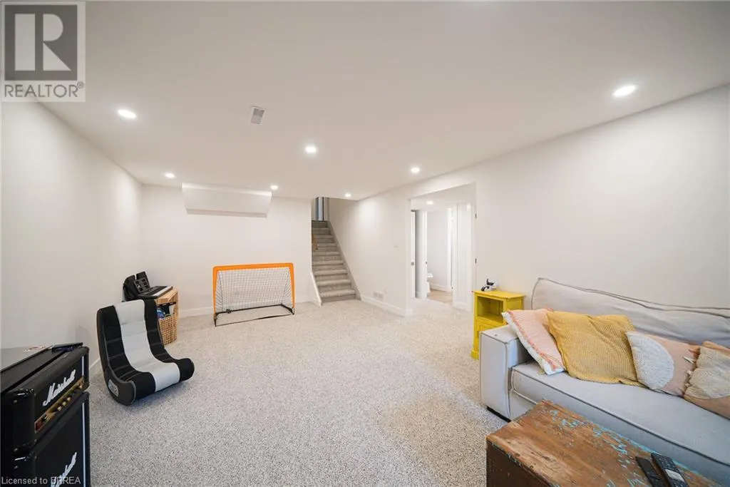 41 WESTBRIER Knoll