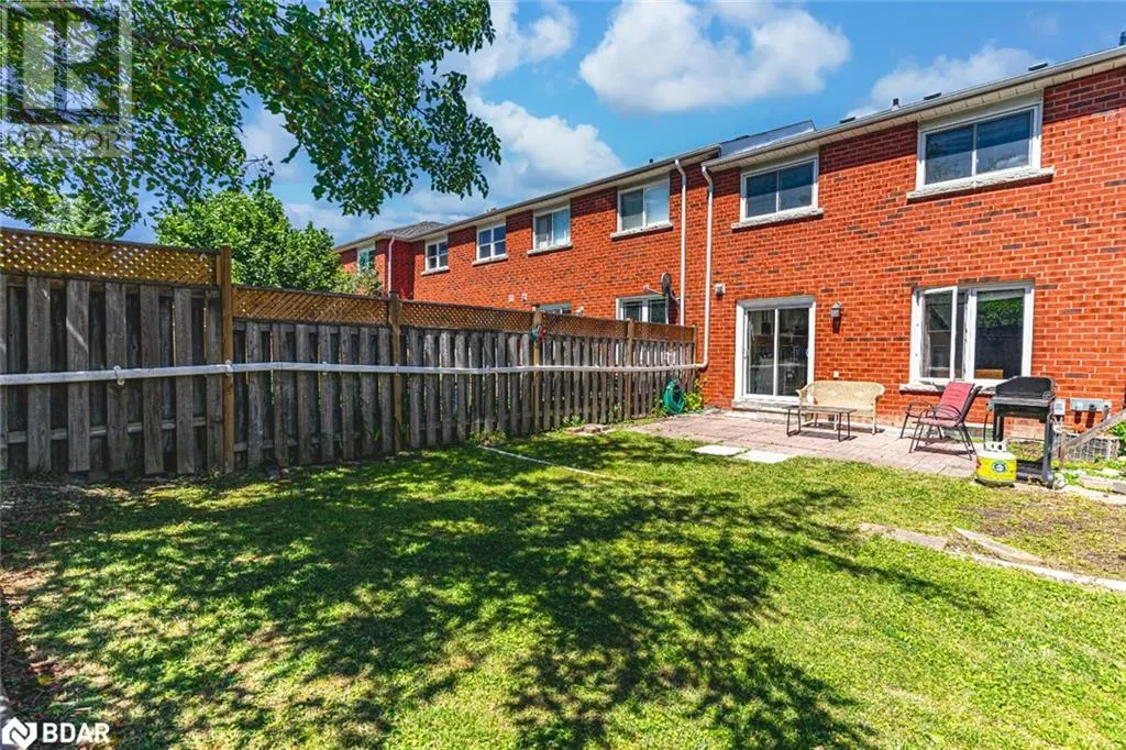 8 ROLLING HILLS Lane