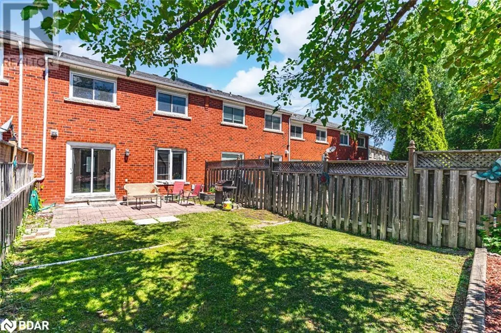 8 ROLLING HILLS Lane