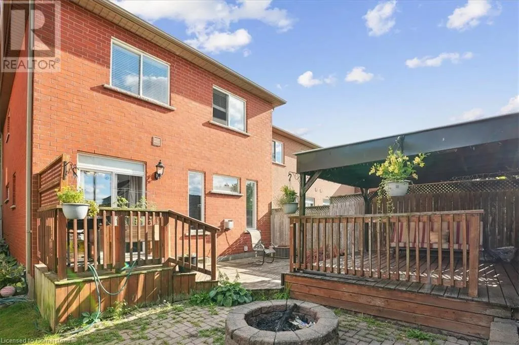 70 MOORE Crescent