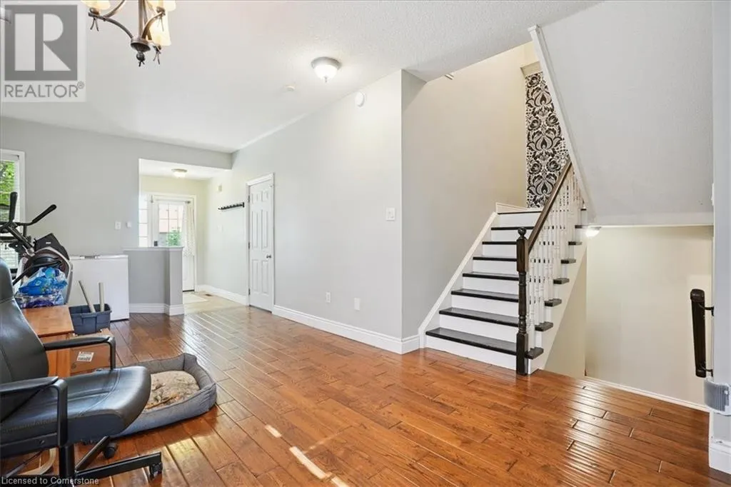 70 MOORE Crescent