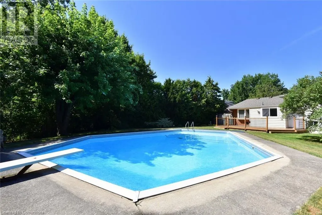 552 HULL Court