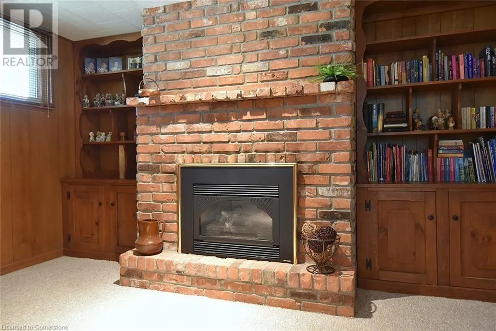 552 HULL Court