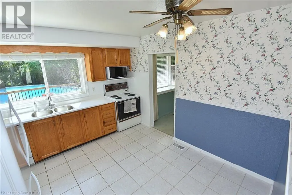 552 HULL Court