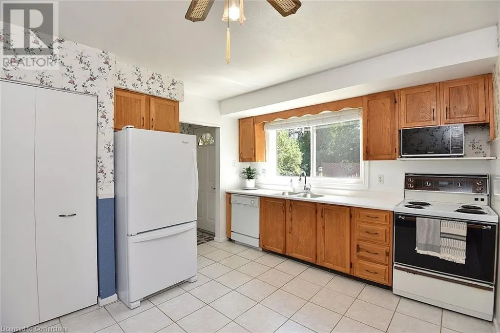 552 HULL Court