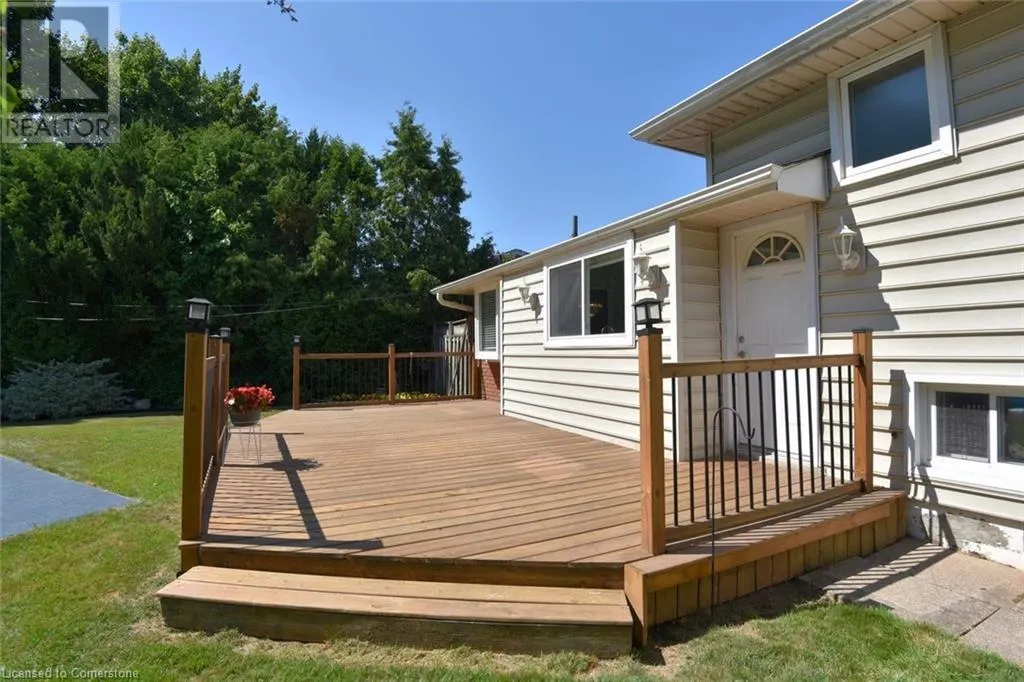 552 HULL Court