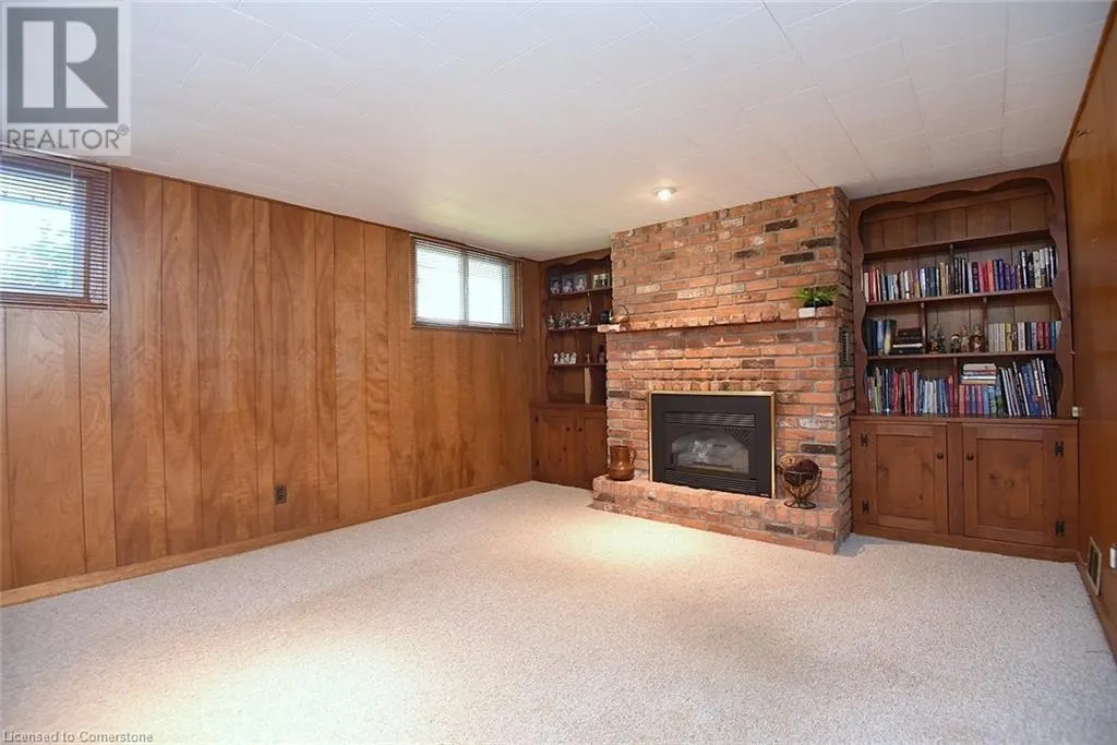 552 HULL Court