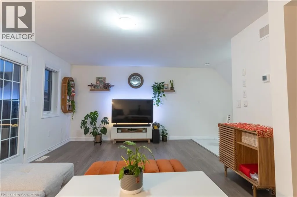 85 MULLIN Drive Unit# 20B, #20B