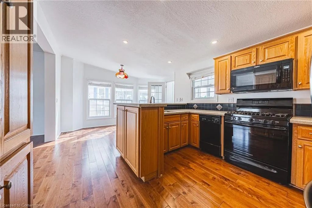 2 HEMLOCK CRESCENT PVT Crescent