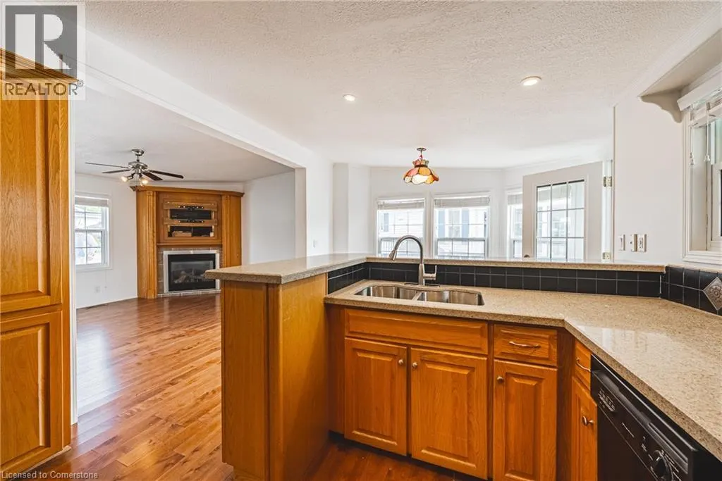 2 HEMLOCK CRESCENT PVT Crescent