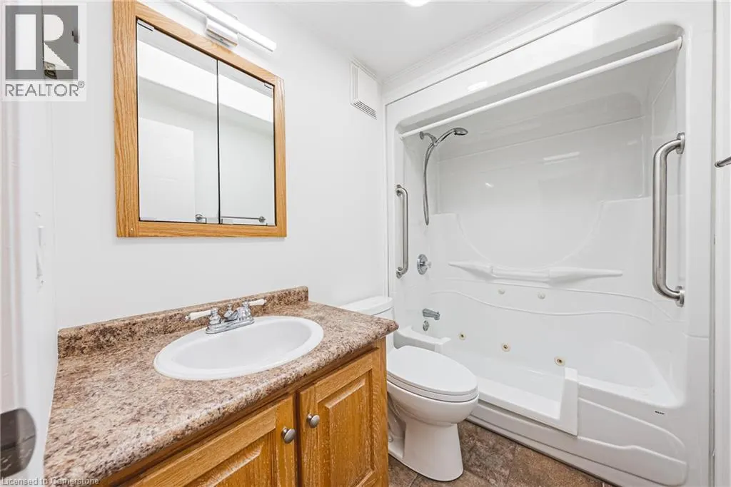 2 HEMLOCK CRESCENT PVT Crescent