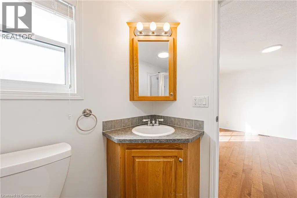 2 HEMLOCK CRESCENT PVT Crescent