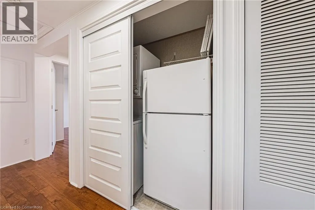 2 HEMLOCK CRESCENT PVT Crescent