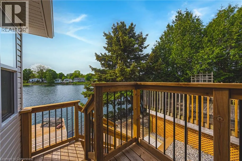 2 HEMLOCK CRESCENT PVT Crescent