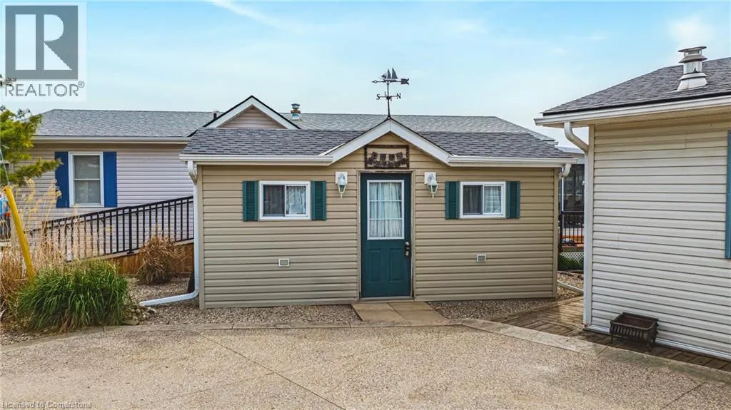 2 HEMLOCK CRESCENT PVT Crescent