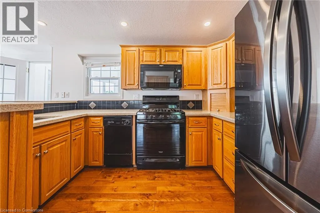 2 HEMLOCK CRESCENT PVT Crescent