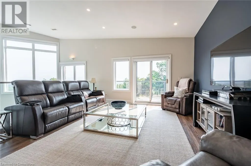 5500 STEELES Avenue W