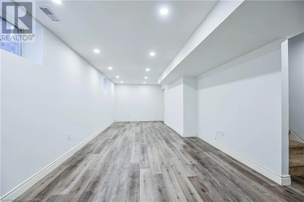 228 HIGHLAND Road W