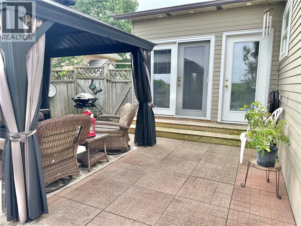 66 CRESTLYNN Crescent