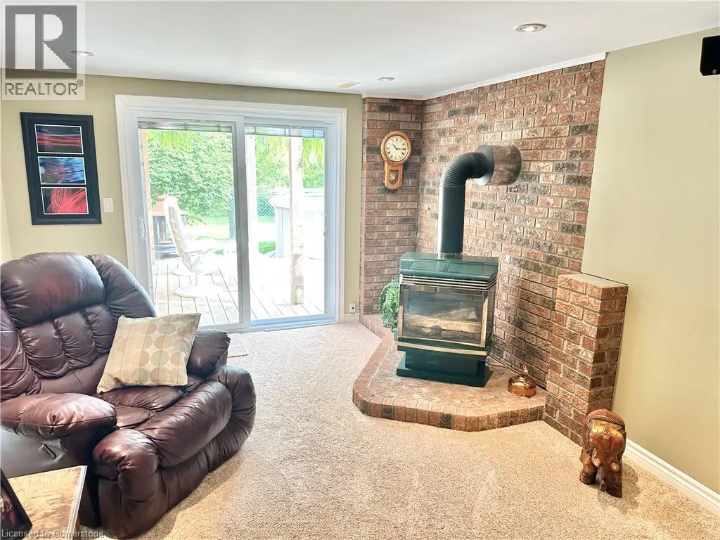 66 CRESTLYNN Crescent