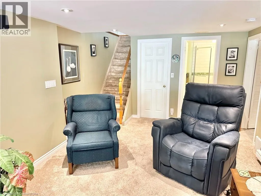 66 CRESTLYNN Crescent