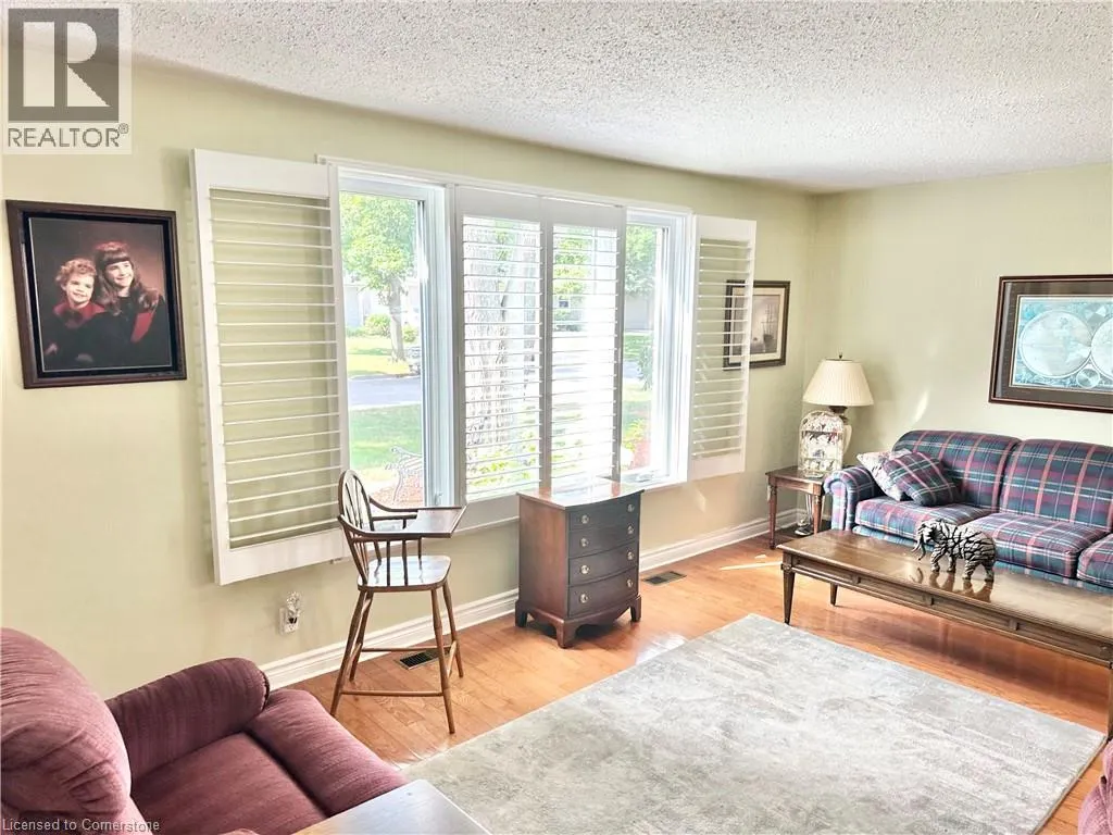 66 CRESTLYNN Crescent