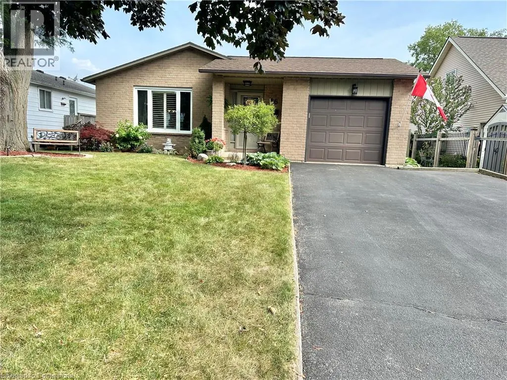 66 CRESTLYNN Crescent