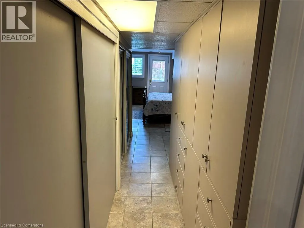66 CRESTLYNN Crescent