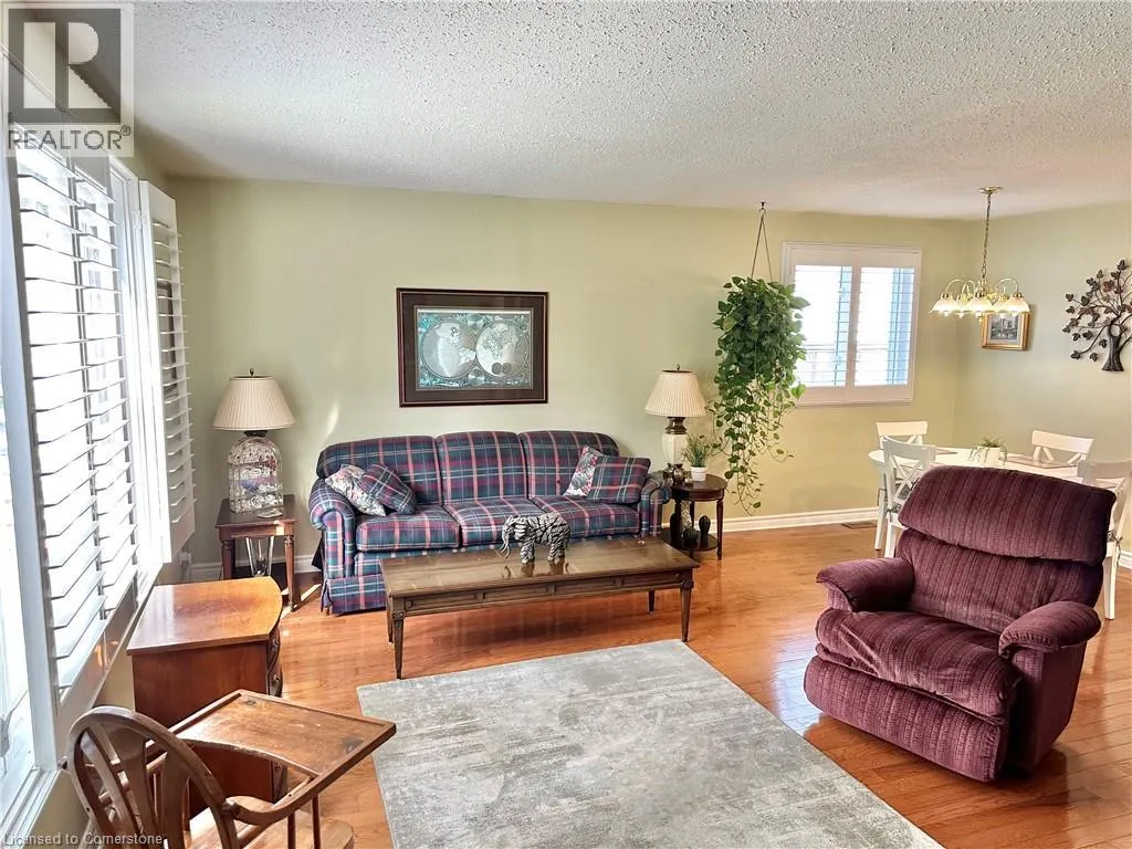 66 CRESTLYNN Crescent