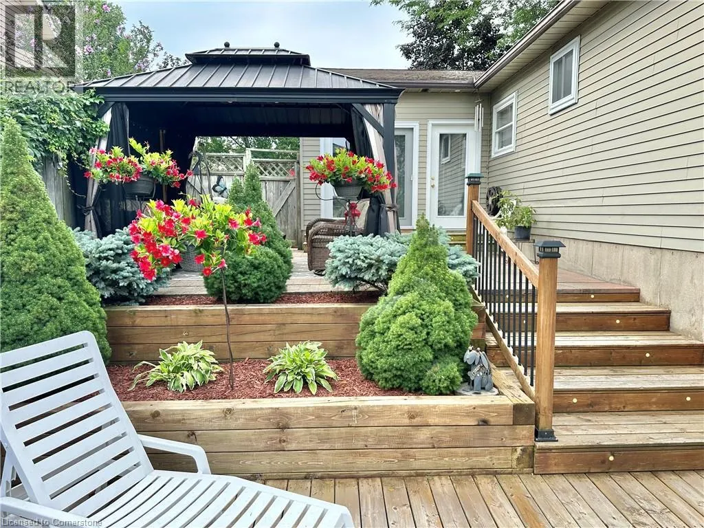 66 CRESTLYNN Crescent