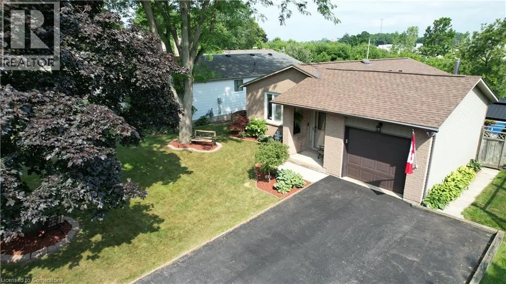 66 CRESTLYNN Crescent