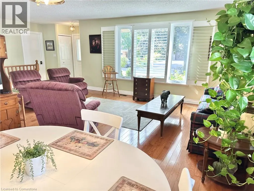 66 CRESTLYNN Crescent
